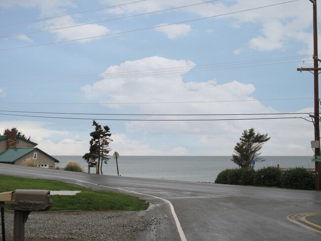 Building Photo - ***PENDING APPLICATION***3BD/2BA Pet Frien...