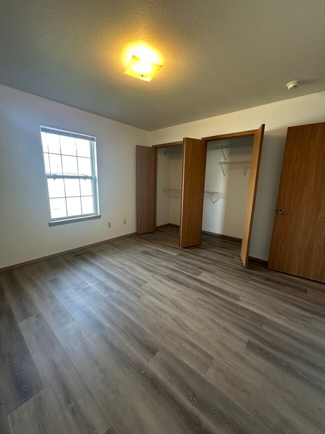 Building Photo - 1 bedroom 1 bath apartment available now!
