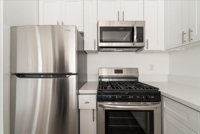 Building Photo - 1401 Mitchell Pl