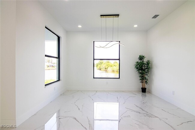 Building Photo - 829 NW 29th Ave