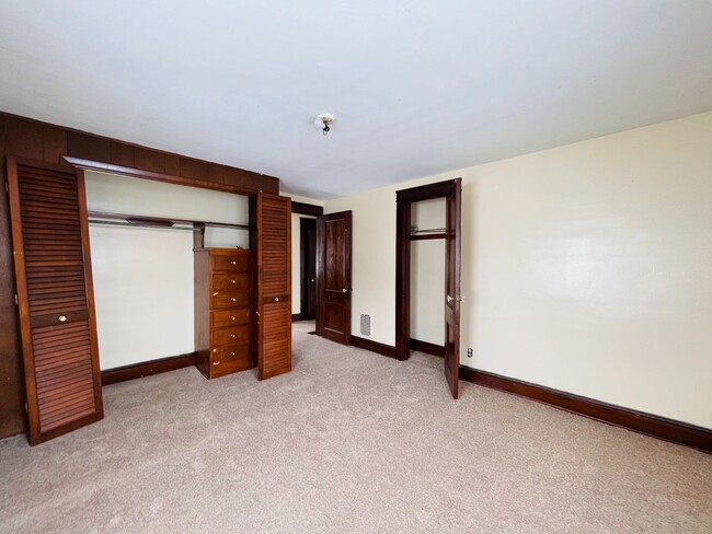 Building Photo - DREAM LOCATION !! LOOKS LIKE PRIVET ROAD !!!