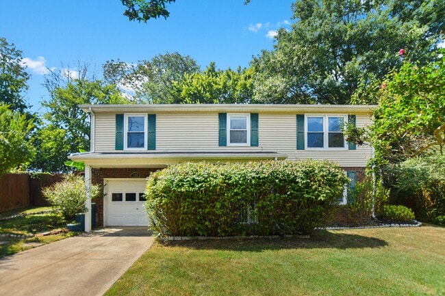 Primary Photo - Pet Friendly Three Bedroom!