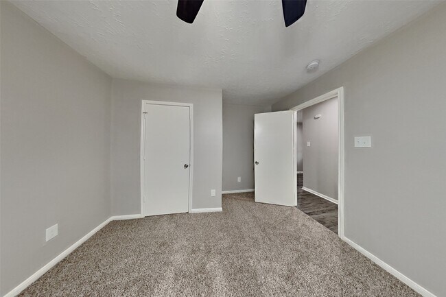 Building Photo - 3413 Jan Ct