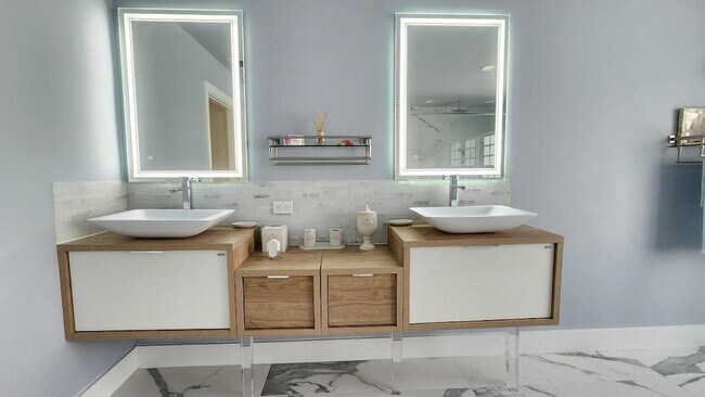 Building Photo - 1851 Corsica Dr