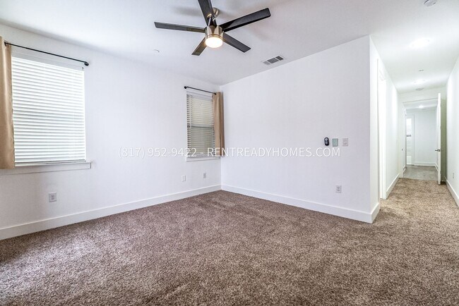 Building Photo - 251 S Mill St