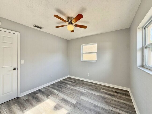 Building Photo - 6943 Buhrley Terrace N