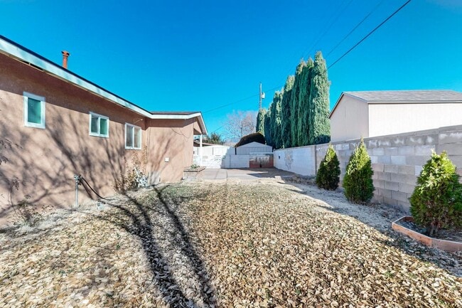 Building Photo - LOMAS/JUAN TABO 3 Bedroom 2 Bath 1/CG