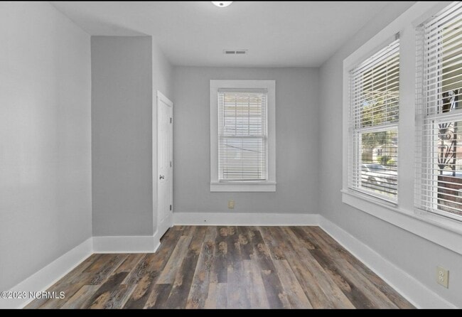 Building Photo - 205 S 11th St