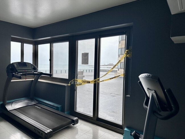 Building Photo - 7337 S South Shore Dr