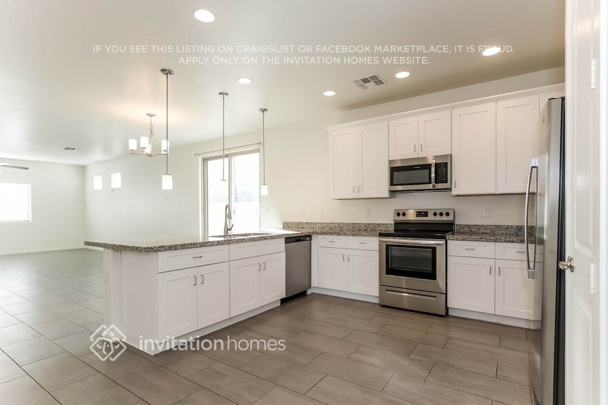 Building Photo - 16440 S 10th St