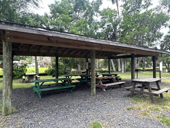 Building Photo - 4 Bedroom in Tomoka View