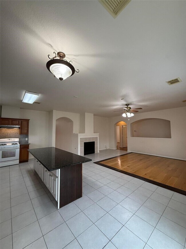 Building Photo - 2019 Bluffton Ln