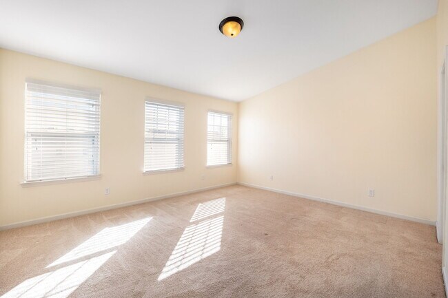 Building Photo - 4276 Sutwick Dr