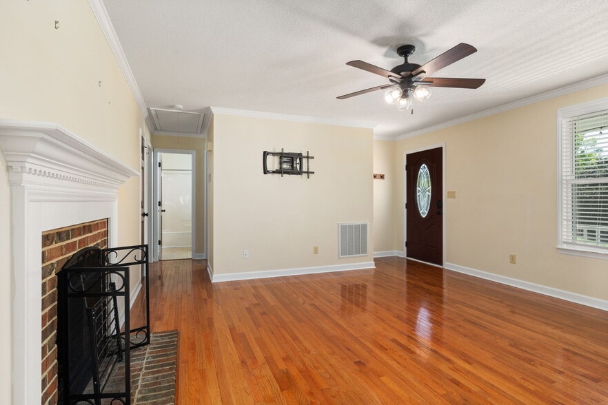 Living room featuring gleaming hardwood floors - 940 Skylar Ct
