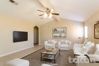 Building Photo - 424 Palomino Stand Dr