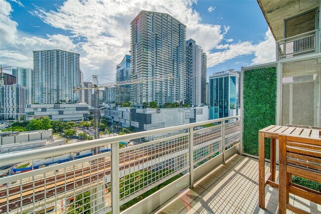 Building Photo - 690 SW 1st Ct
