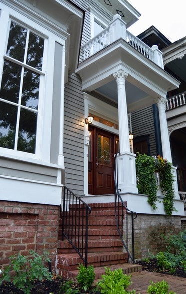 Primary Photo - 207 W Waldburg St