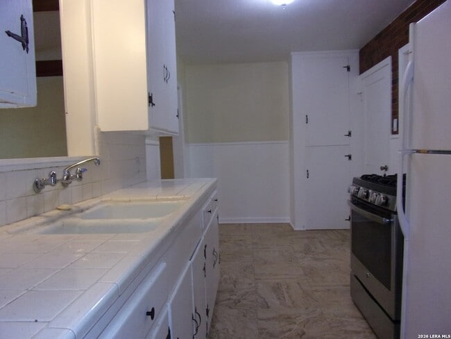 Building Photo - 215 Danville