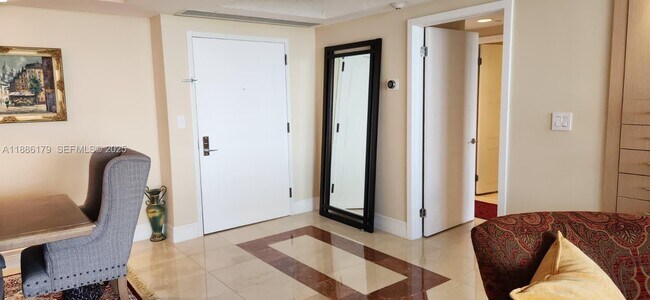 Building Photo - 2000 Island Blvd