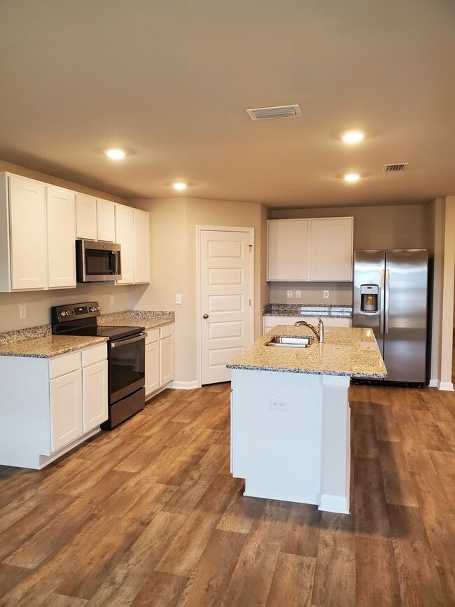 Building Photo - 4 bedroom home in Foley
