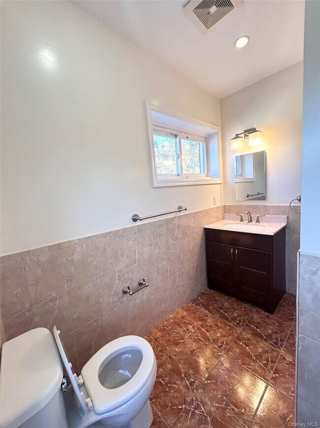 Building Photo - 32 Main St