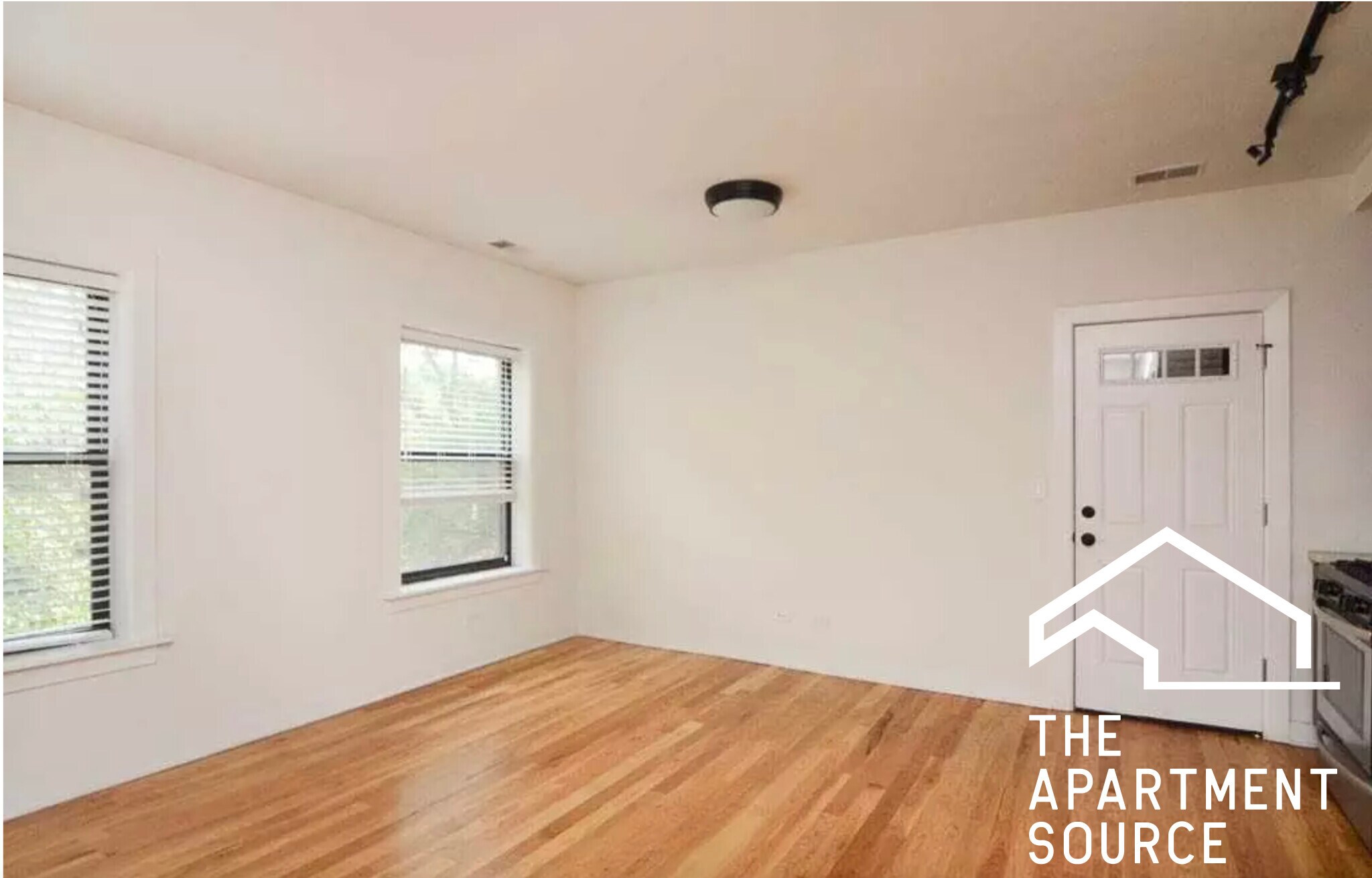 Building Photo - 2203 W Eastwood Ave