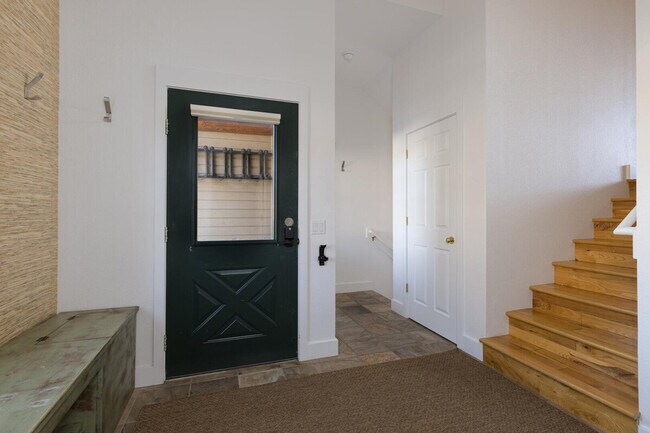 Building Photo - 7 Saddle Ridge Rd