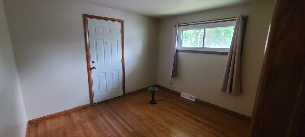 Building Photo - 297 Maylawn Ave