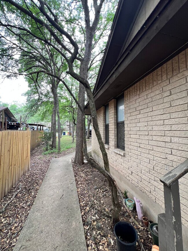 Building Photo - 1006 Milford Way