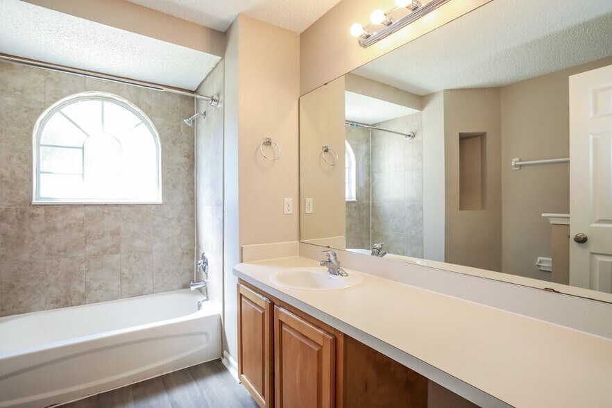 Building Photo - 3621 Arava Dr