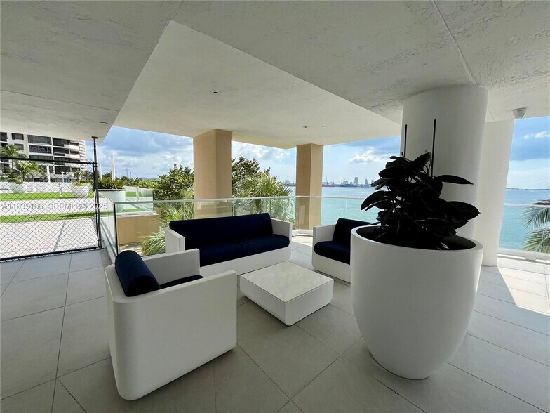 Building Photo - 770 Claughton Island Dr