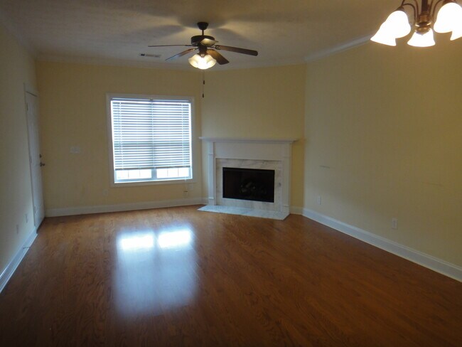 Building Photo - MillCreek Townhome Available in July!