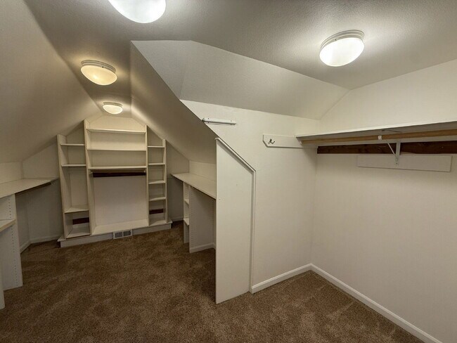 Building Photo - 2225 Marie Ln