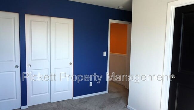 Building Photo - 814 NW Highgarden Dr