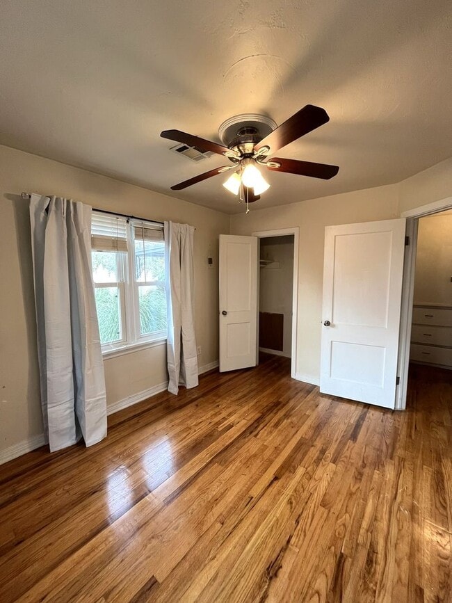 Building Photo - Cute 2 Bed 1 Bath in the Steve Pennington Addn