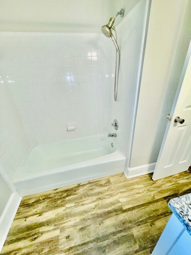 Building Photo - 3 bed 1.5 bath ranch style house *50% off the first month with a 12 month lease*