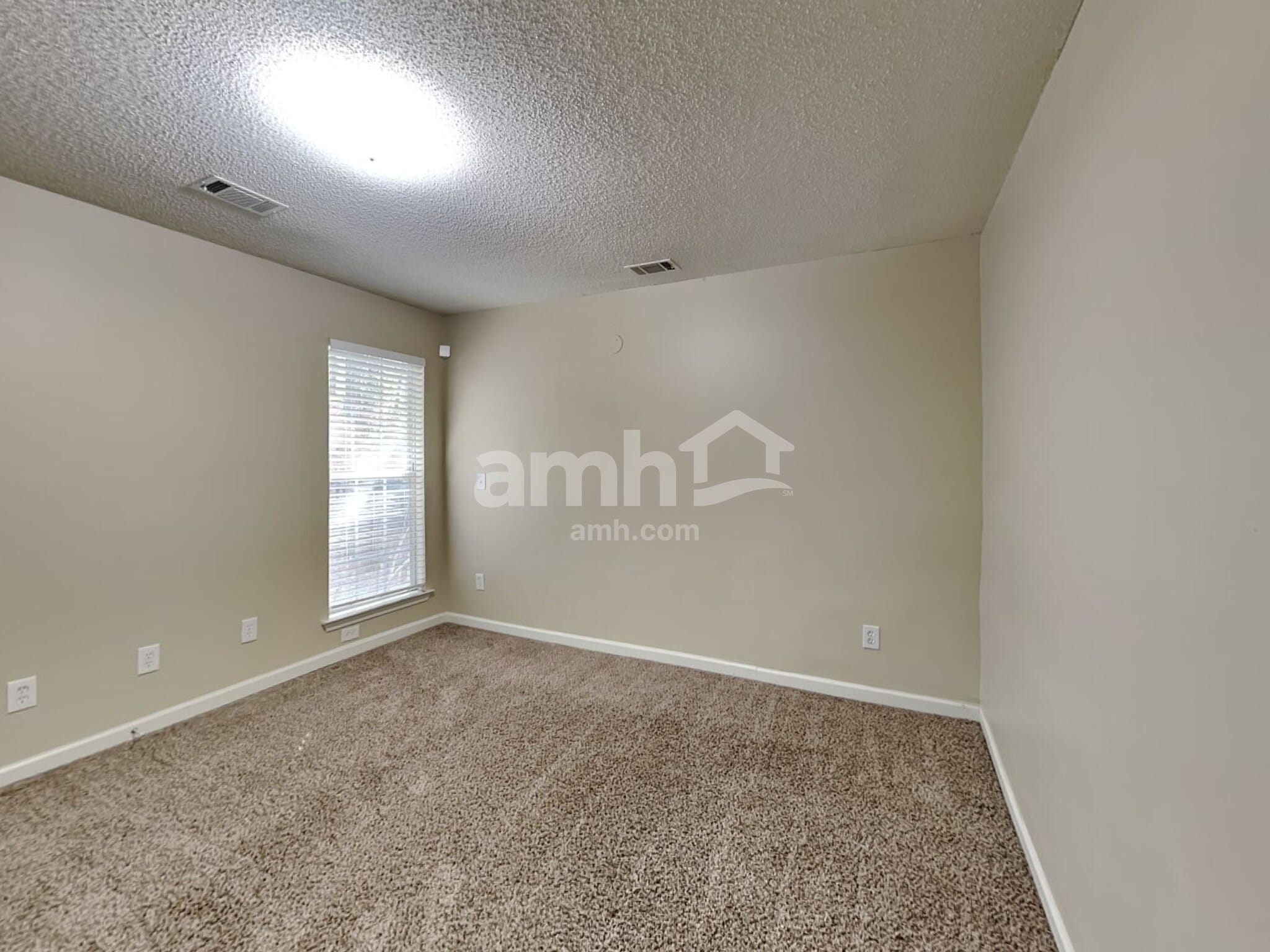 Building Photo - 5029 Kens Ct