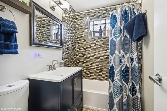 Building Photo - 2124 Seward St