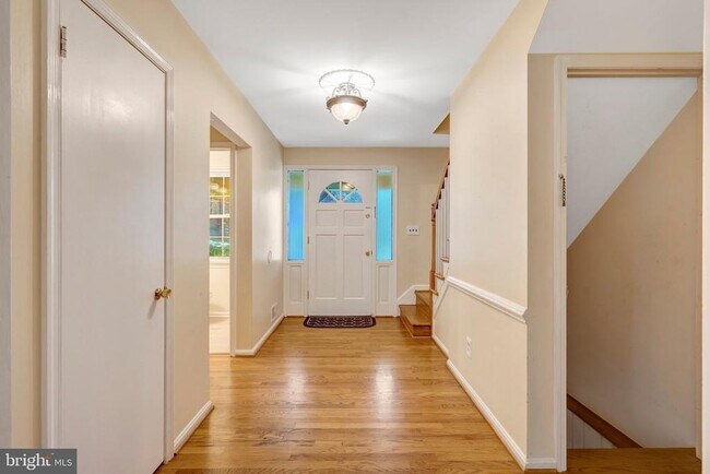 Building Photo - 8916 Braeburn Dr