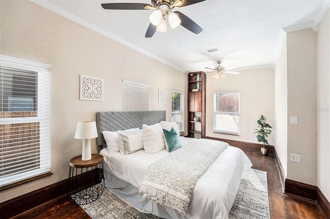 Building Photo - 2024 Oakdale Way