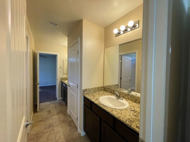 Building Photo - 3-Bedroom Home in Southwest Las Vegas – En...