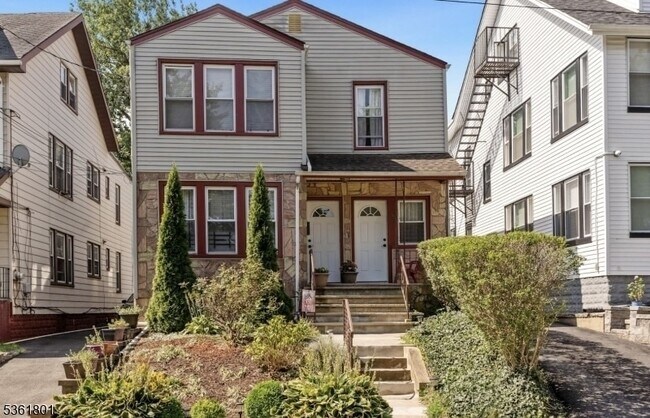 Primary Photo - 202 Oxford St