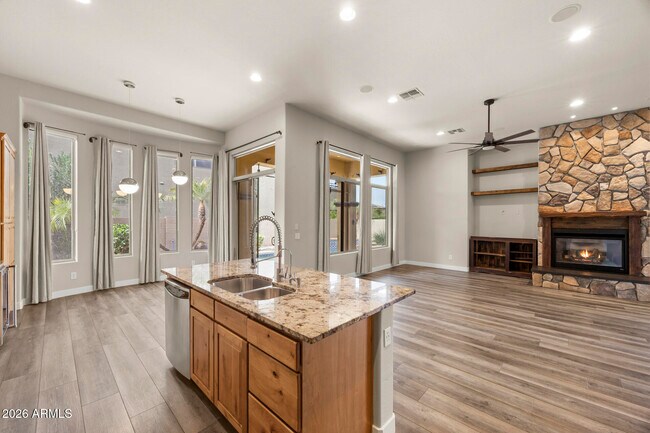 Building Photo - 3653 E Sands Dr