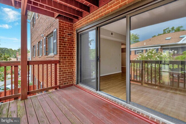 Building Photo - 208 Skyhill Rd