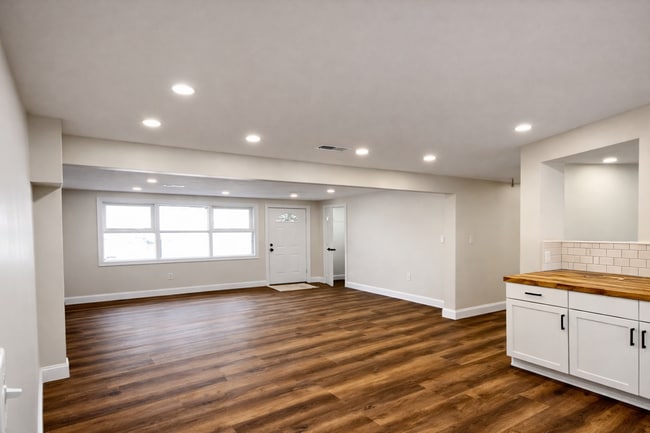 Building Photo - 1919 Kendall St