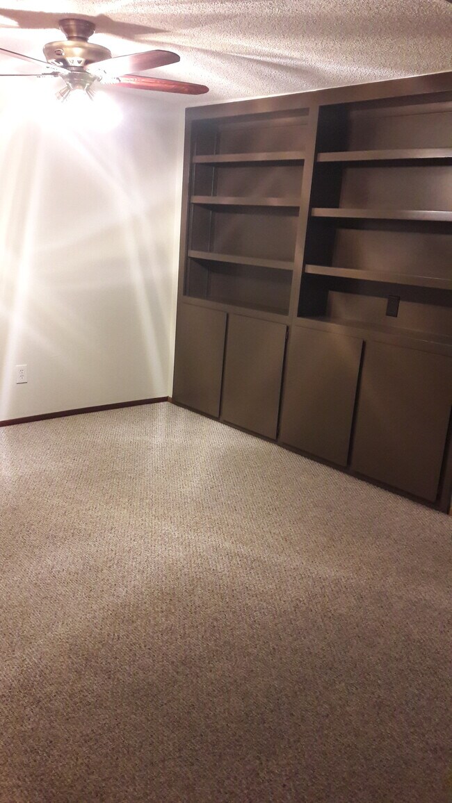 Building Photo - 3030 Olive Glen Ct