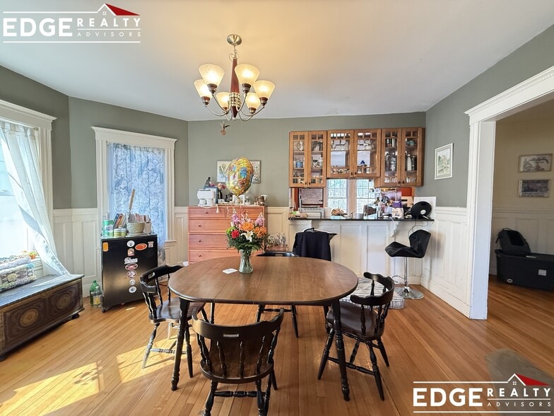 Building Photo - 24 Burton St