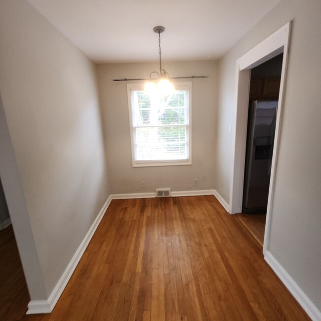 Building Photo - FOR RENT:Cute and Cozy 2 Bedroom, 1 Bath C...