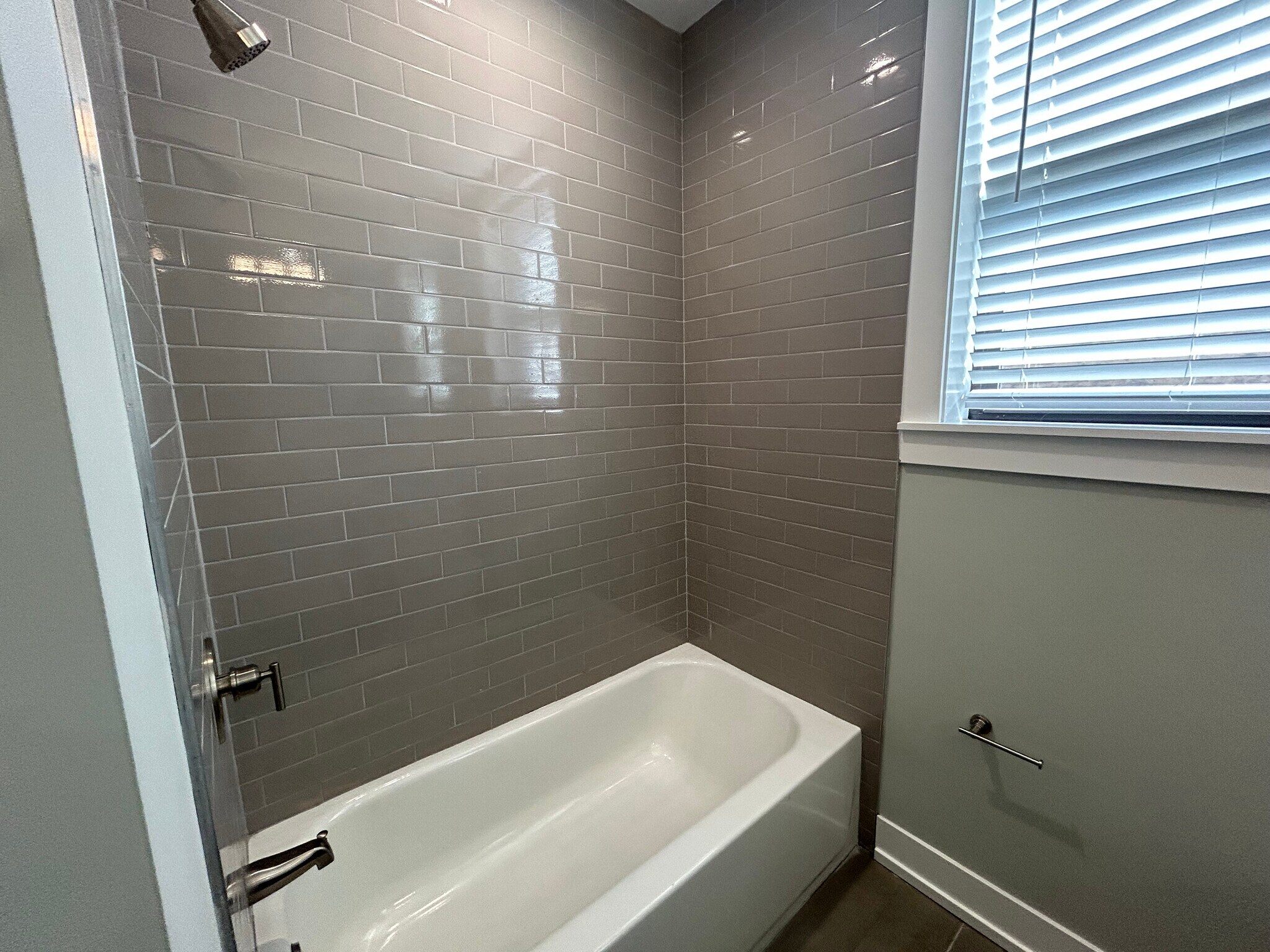 Building Photo - 1000 Crain St