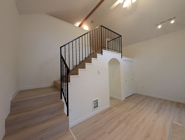 Building Photo - Charming 2 Bed Rental w Bonus Space & Loft! Available Now!